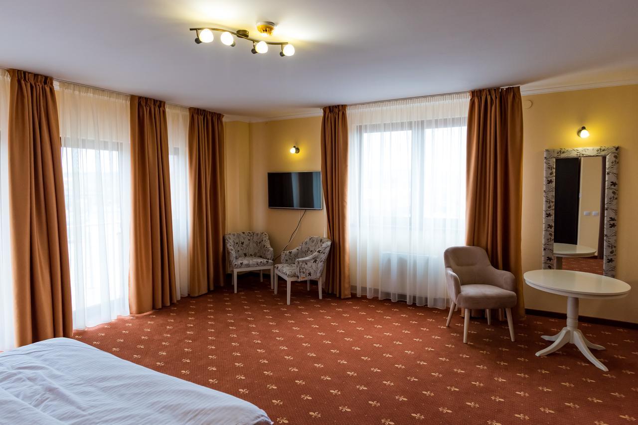ホテル Monte Carlo レギン エクステリア 写真