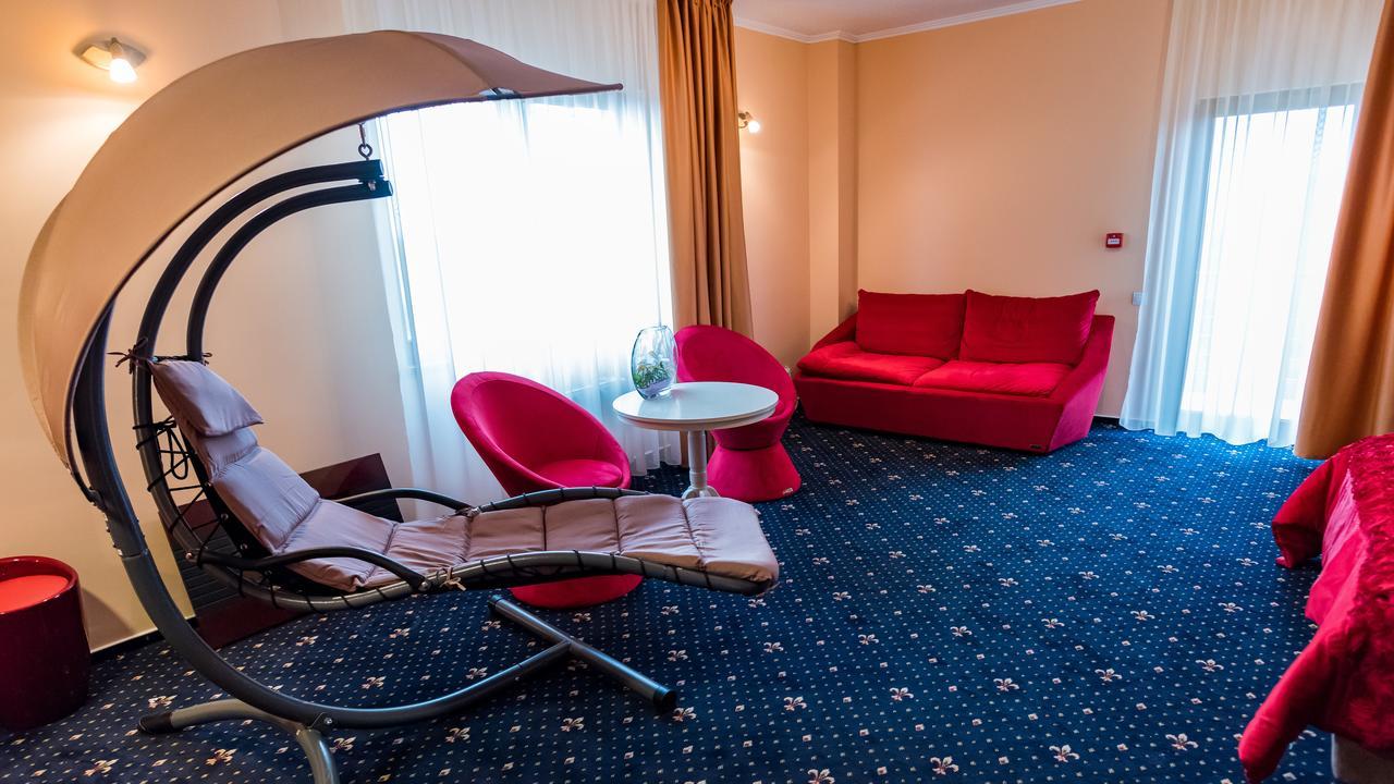 ホテル Monte Carlo レギン エクステリア 写真