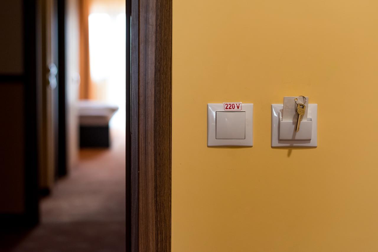 ホテル Monte Carlo レギン エクステリア 写真