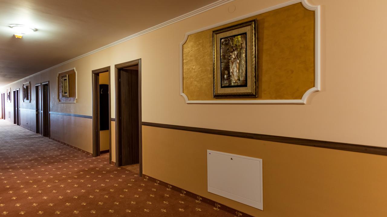 ホテル Monte Carlo レギン エクステリア 写真